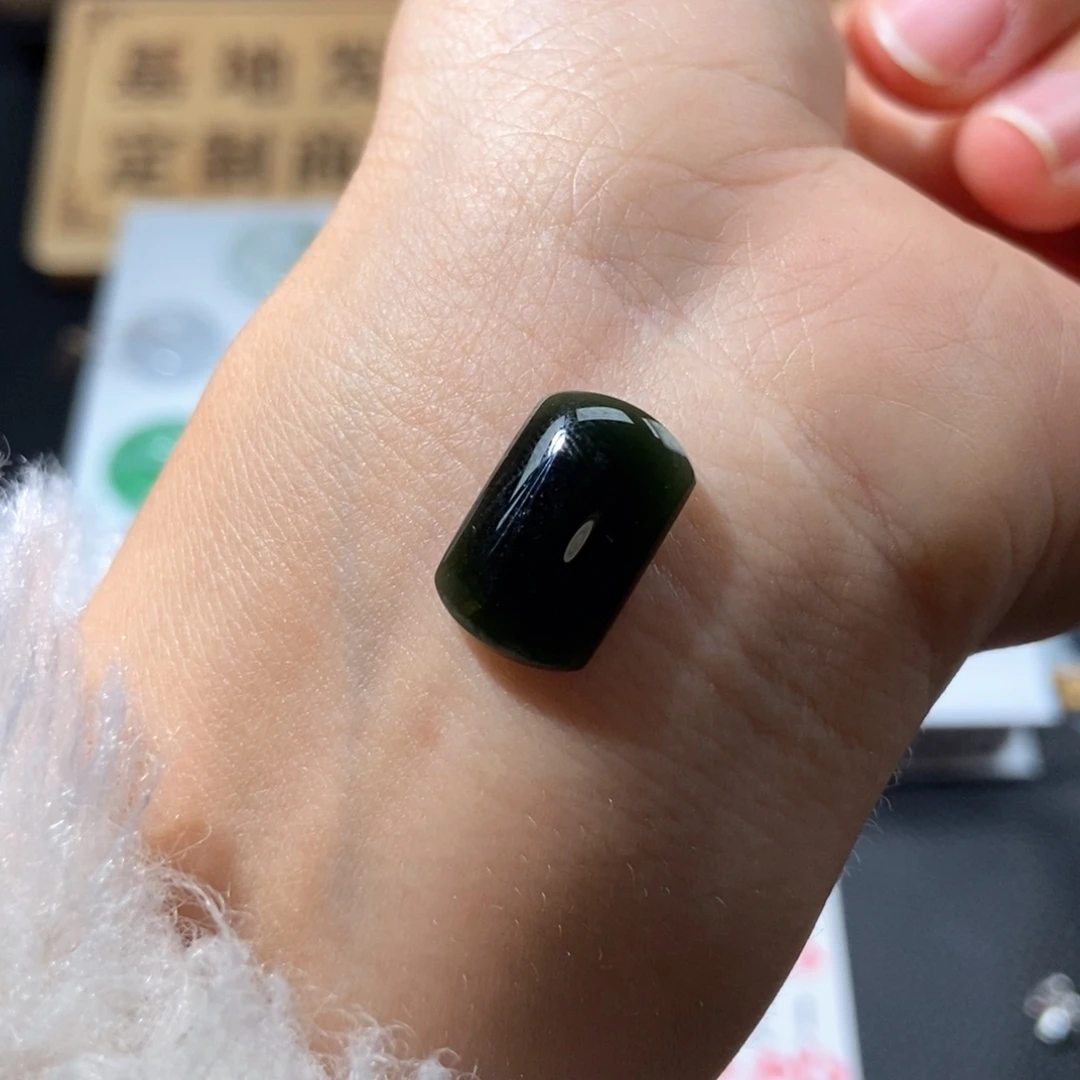 定制翡翠未镶嵌小**阳翡翠16×10.4×3.4