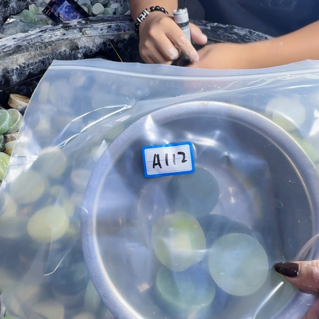 小***！未镶嵌蛇纹石玉手镯心