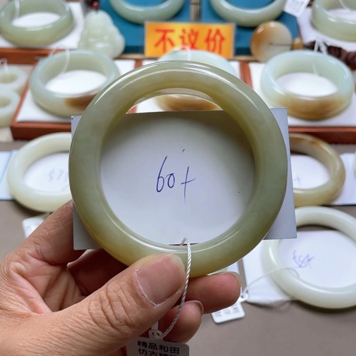 和田玉手镯未镶嵌