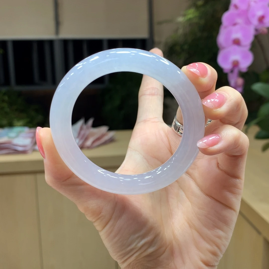 翡翠手镯未镶嵌不退不换