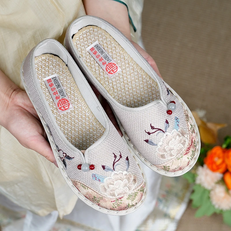 2025新款女单鞋春夏民族风绣花女单鞋软底不累脚复古中式布鞋女鞋