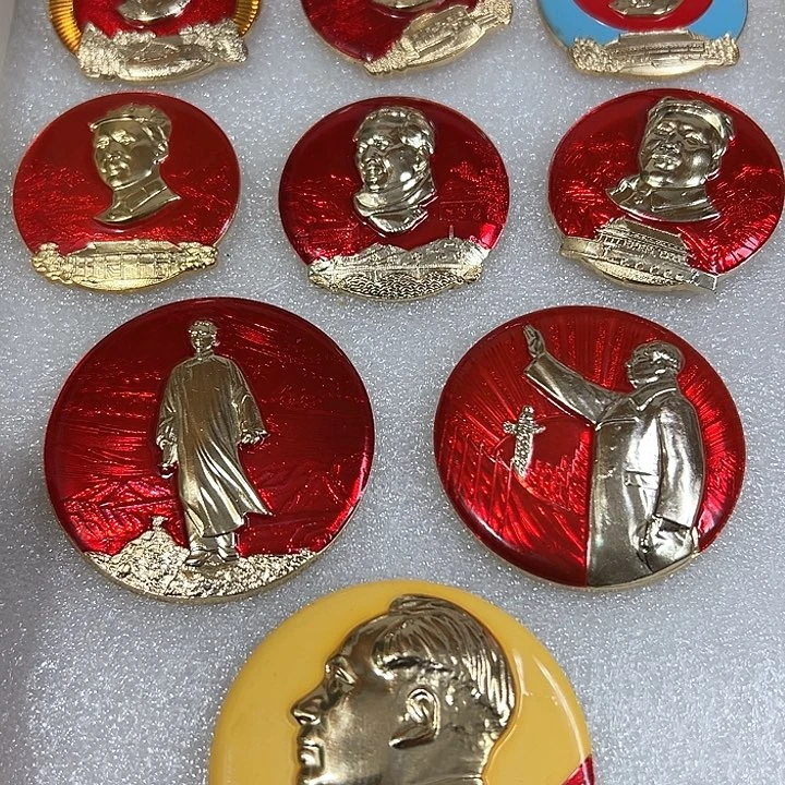 其他普通金属璀****空纪念章一个。。