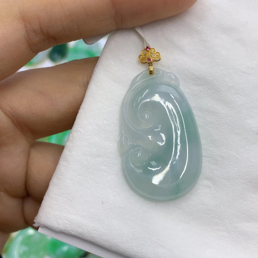翡翠18K金镶嵌颈饰翡翠