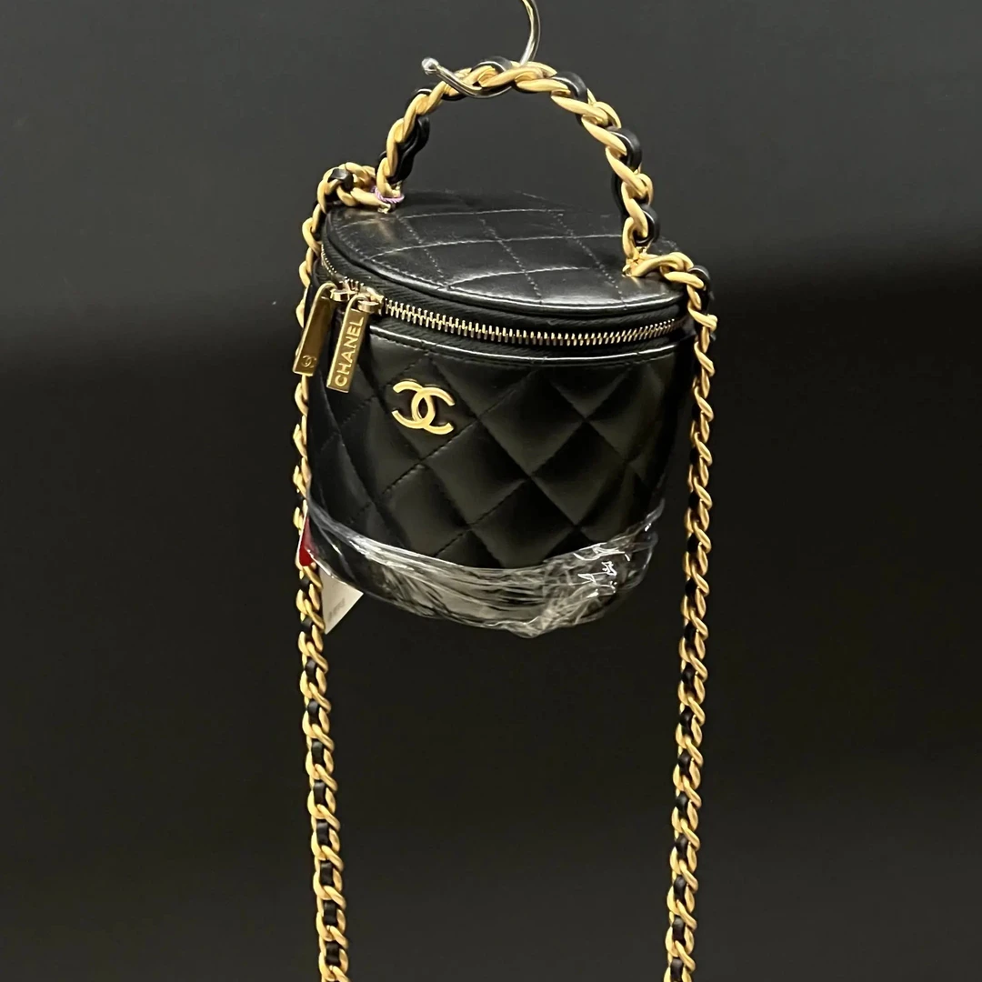 99新 Chanel/香奈儿 8046 黑金皮穿链手柄化妆桶斜挎包芯片款mini