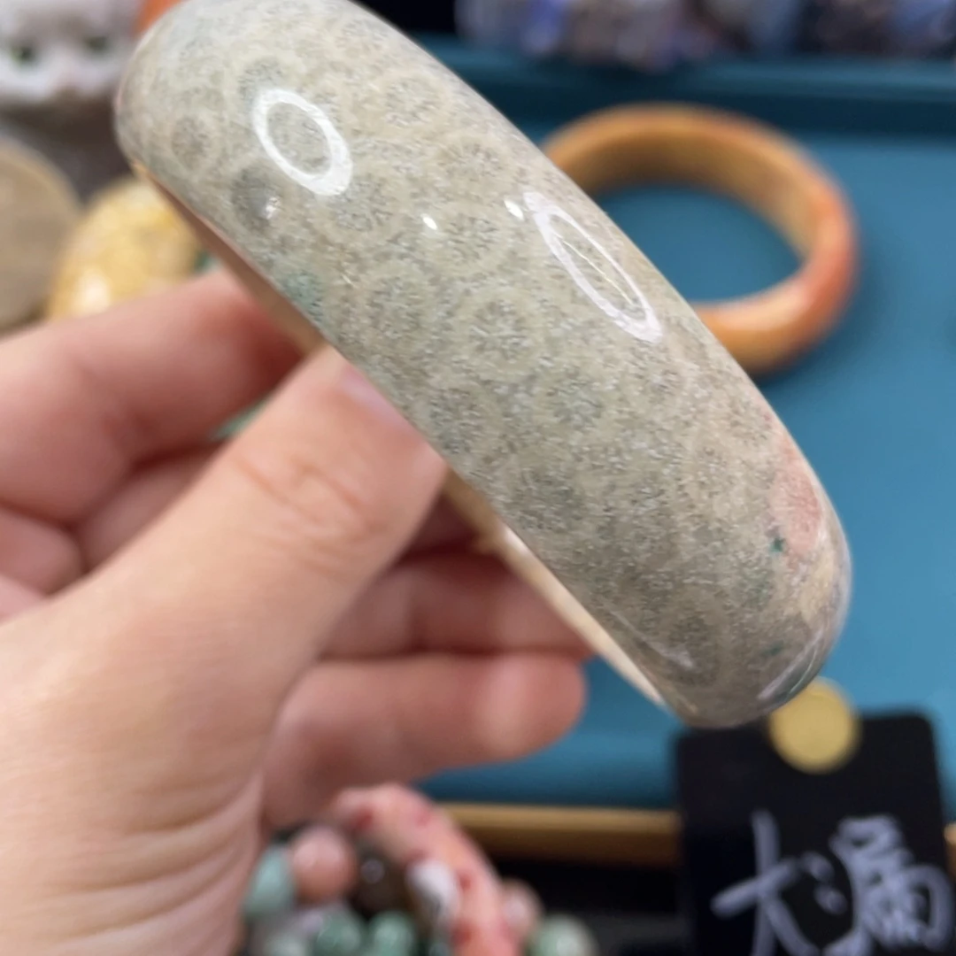 未镶嵌手镯硅化玉