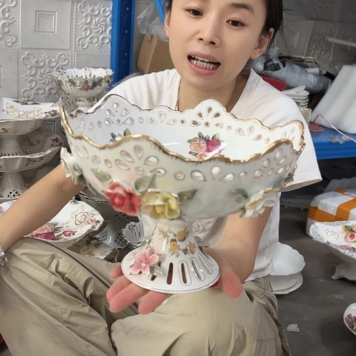 碟一个瑕疵有磕碰