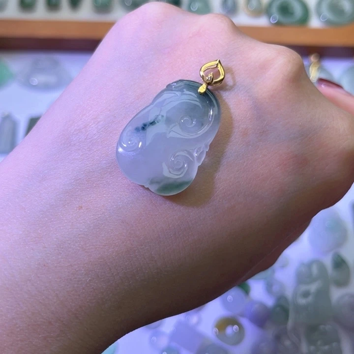 翡翠颈饰18K金镶嵌如意飘花