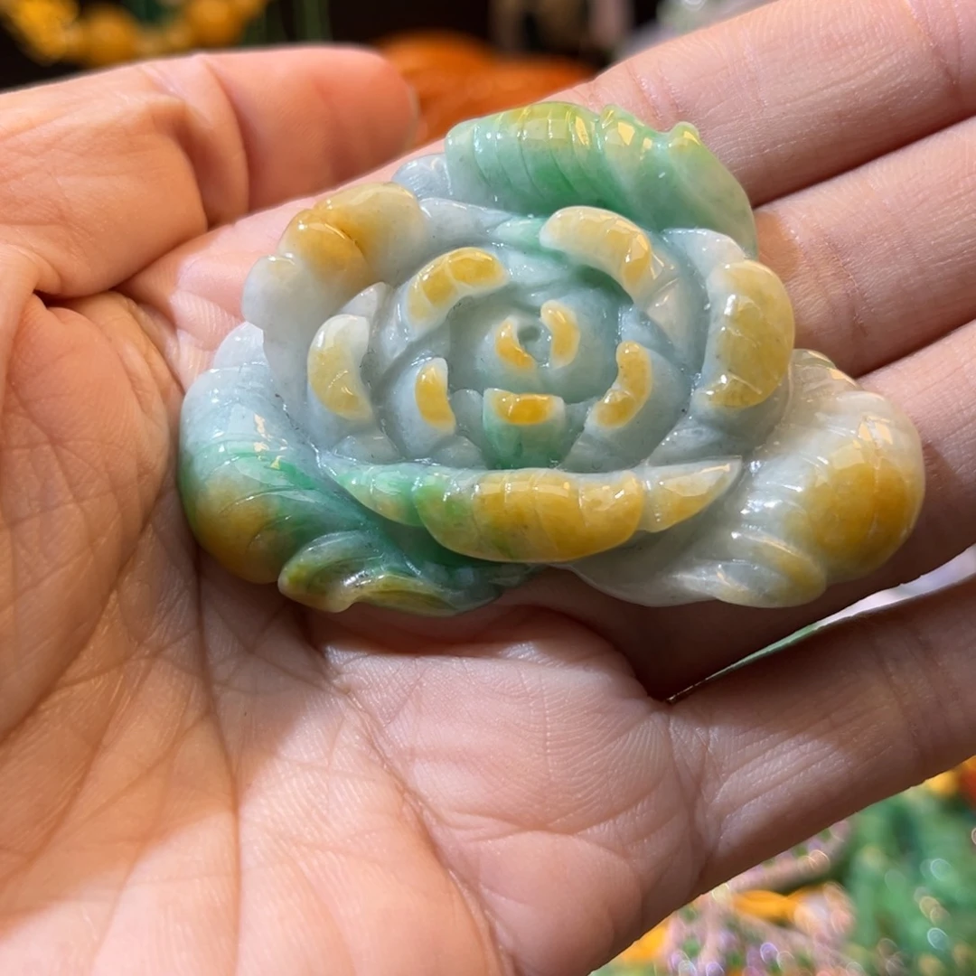 翡翠未镶嵌颈饰待编织