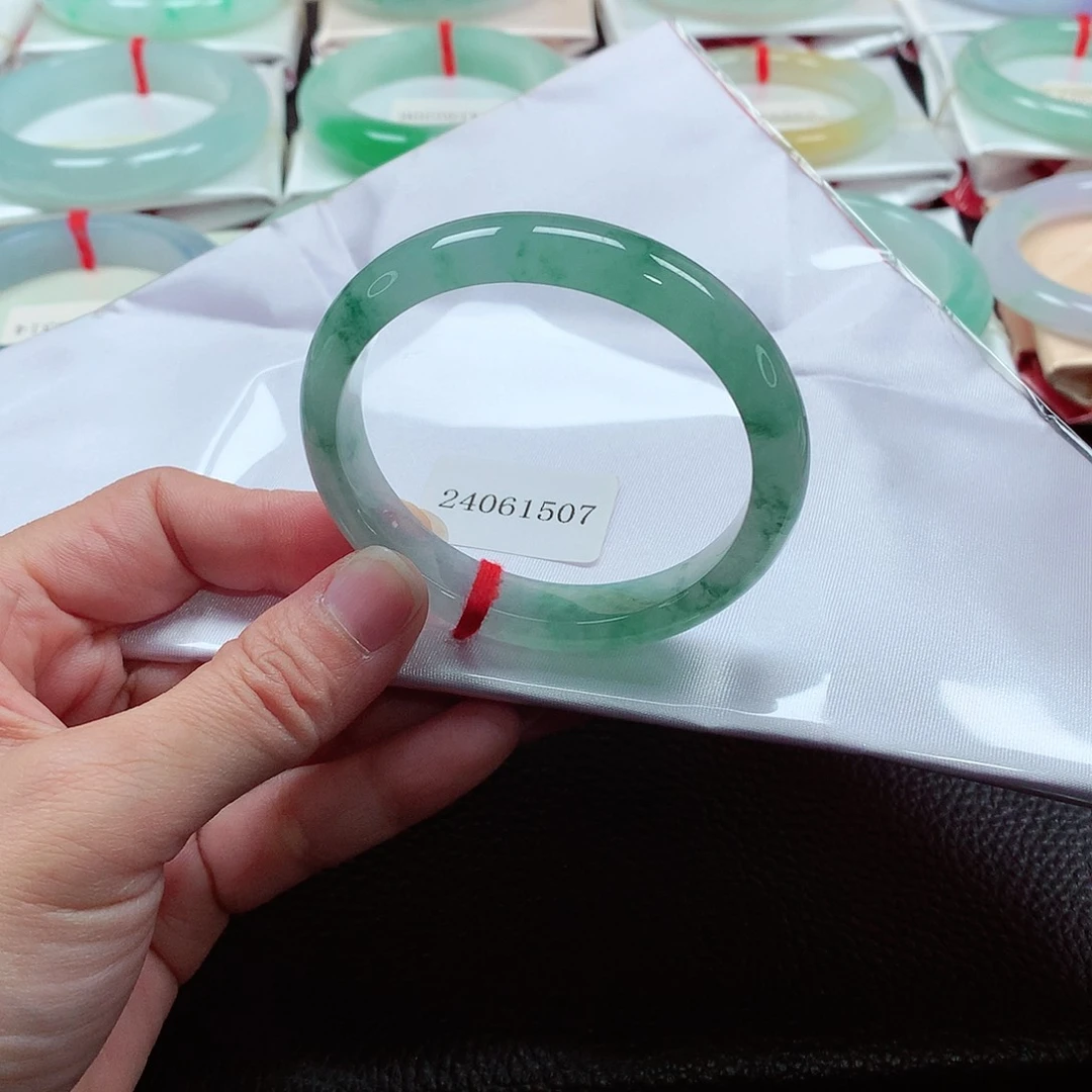 翡翠手镯（贵妃镯）未镶嵌天然A货翡翠手镯