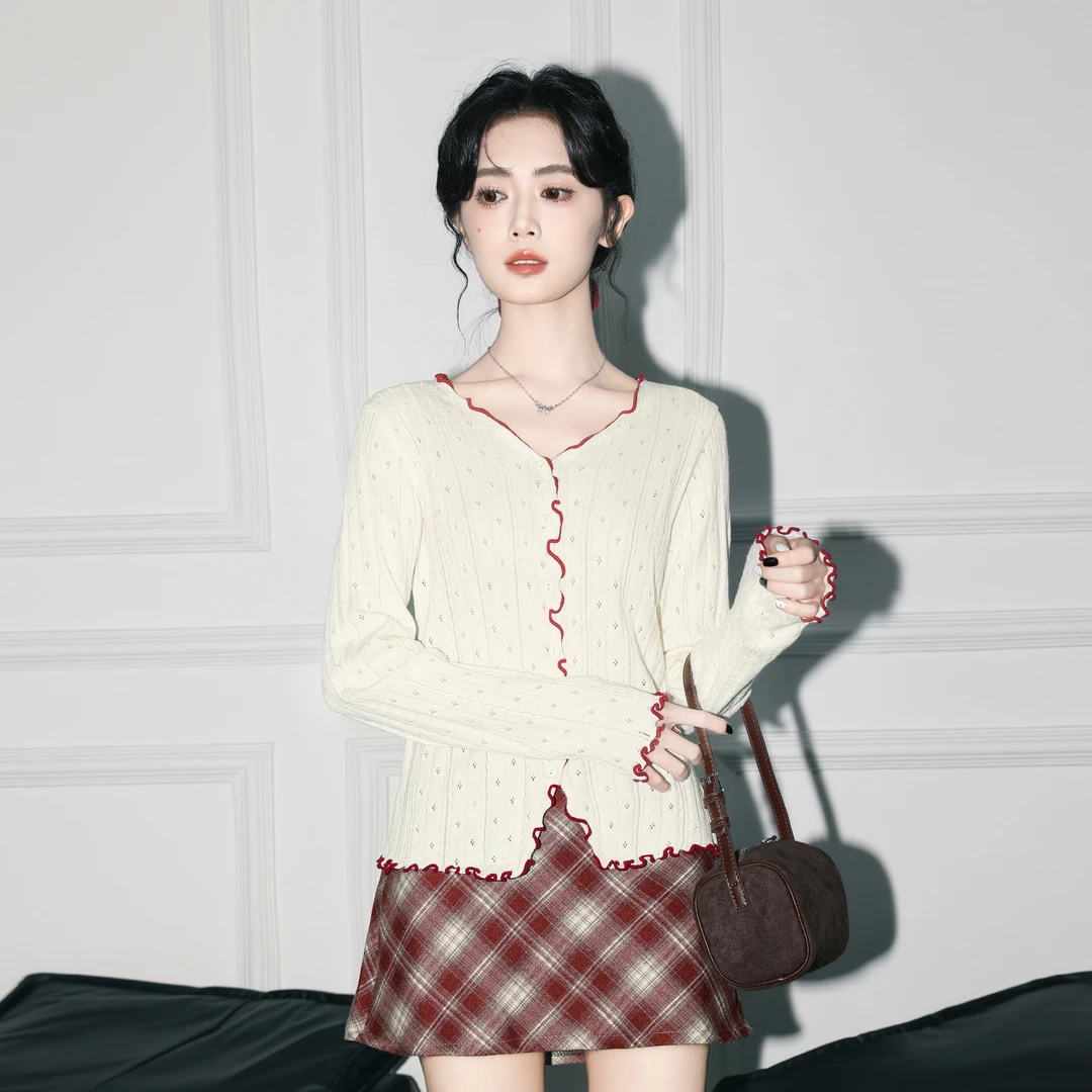 杏色木耳边针织开衫女春秋2025秋新款撞色V领镂空打底衫短款上衣