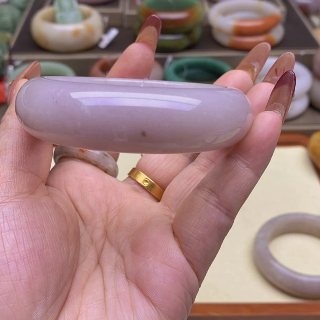 【闪购商品】石英质玉手镯未镶嵌我***谁