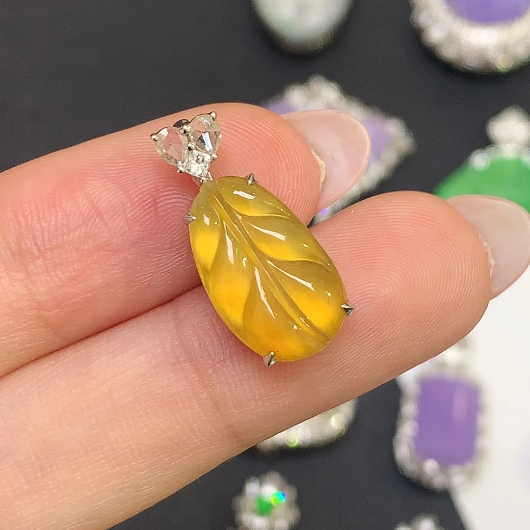 翡翠18K金镶嵌颈饰叶子