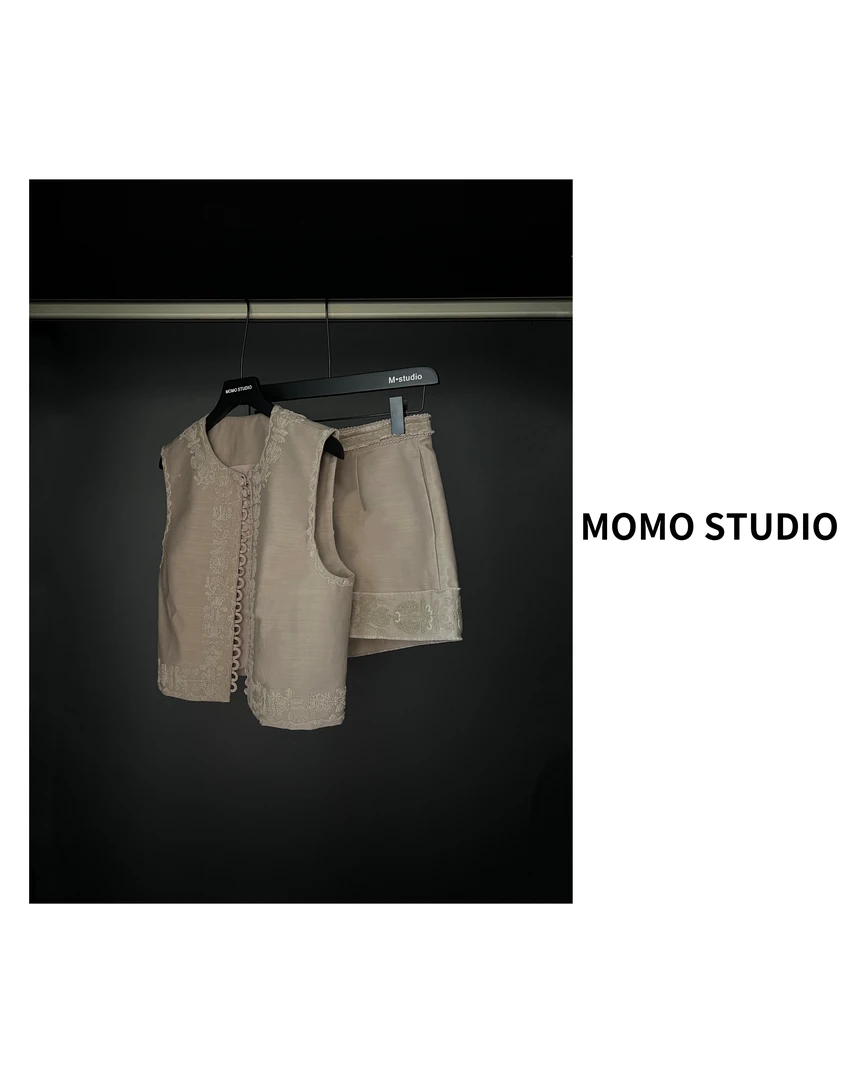 【MOMO STUDIO】重工手工绣花盘刺绣棉麻马甲短裤套装