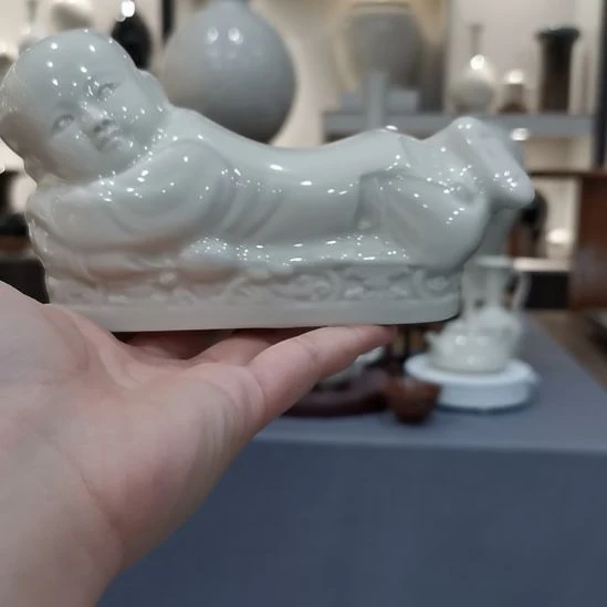 定瓷孩儿枕摆件17.5