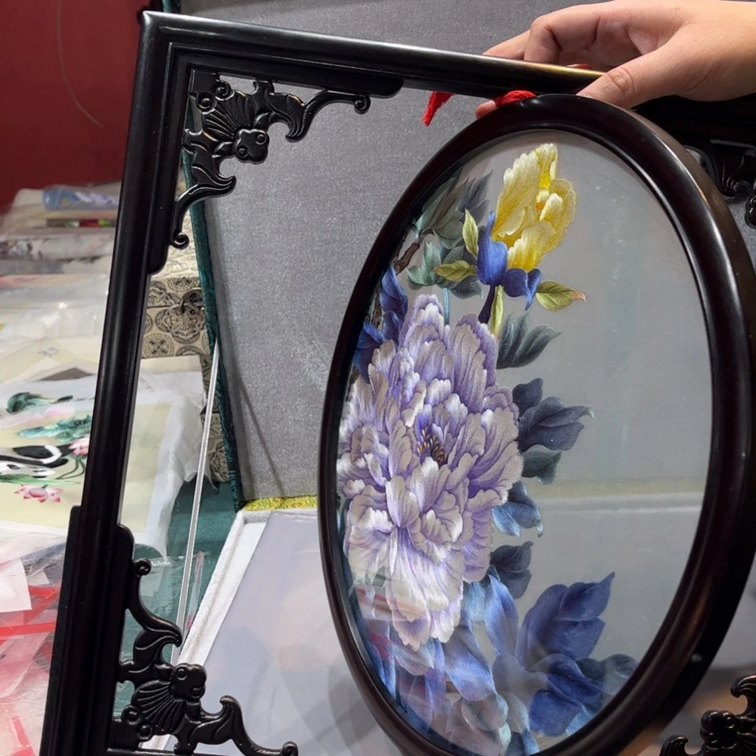 奥***多织绣纯手工打造一部