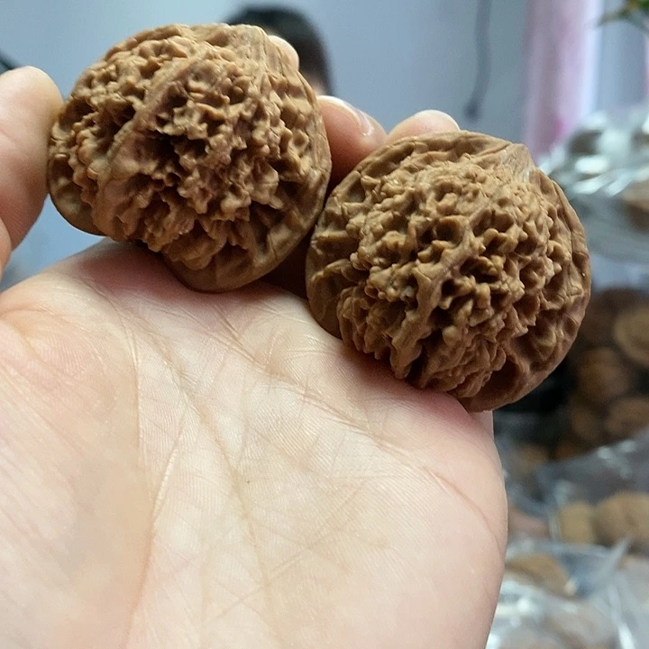 文玩核桃把件43红皮满天星
