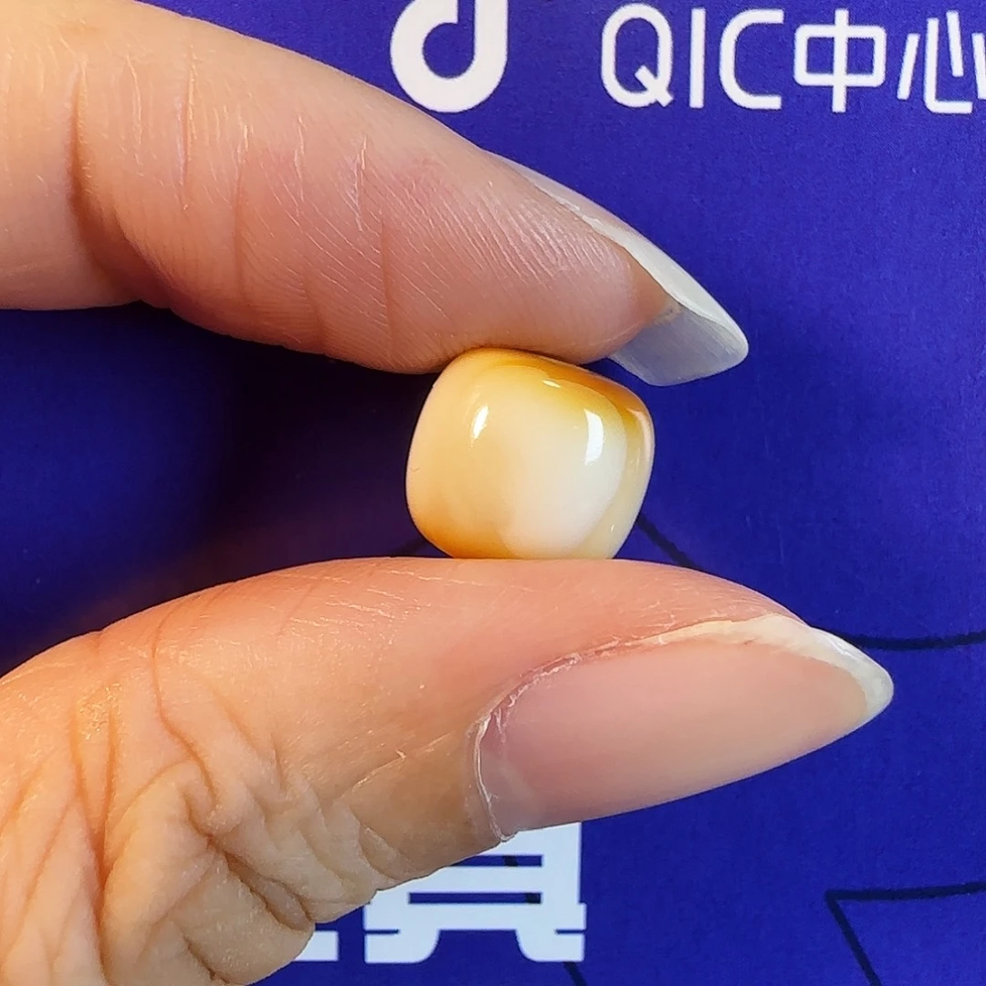 蜜蜡未镶嵌裸石10.2mm瓷白沁色老型单珠