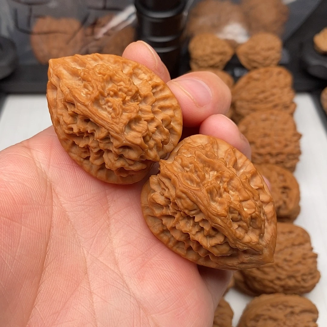 门***外把件文玩核桃十三陵鸡心