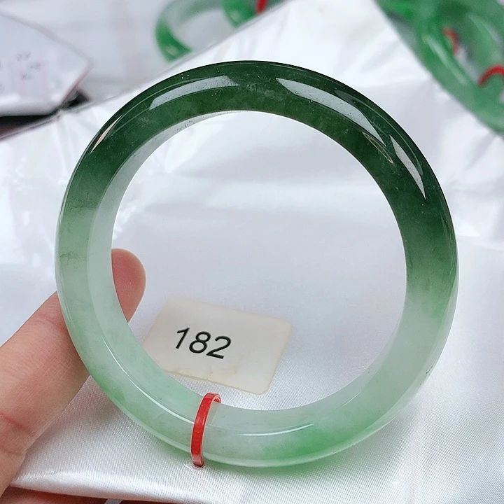 翡翠手镯未镶嵌55圈0182
