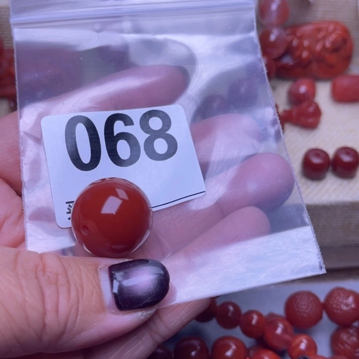 道***恒南红玛瑙未镶嵌颈饰