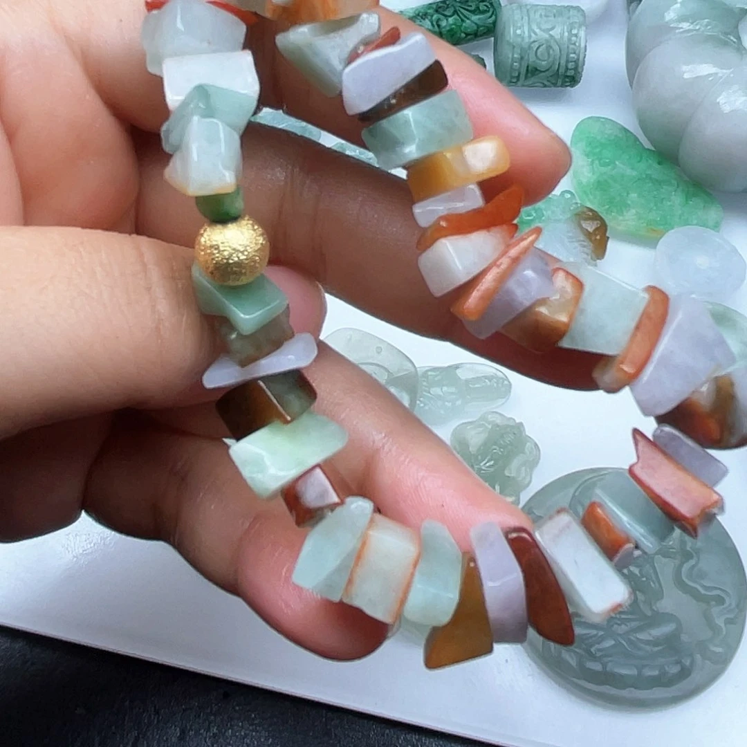 翡翠挂件未镶嵌翡翠