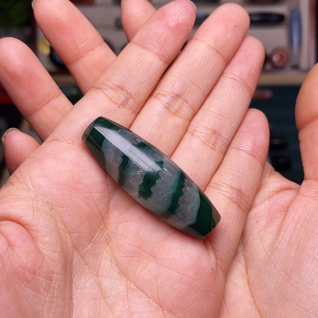 刘***姐未镶嵌玛瑙/玉髓珠宝奇石