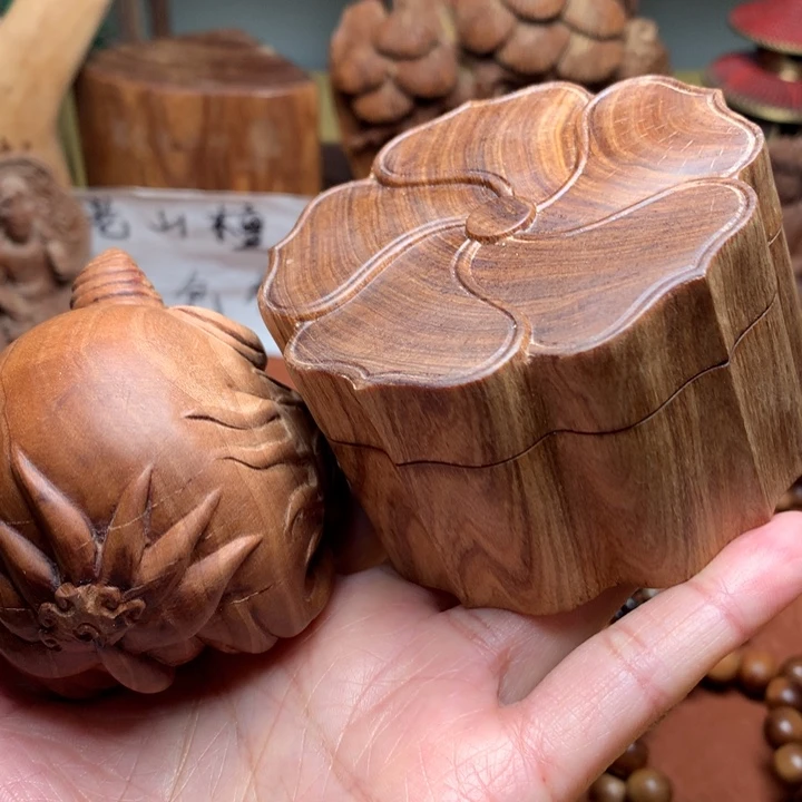 用***1檀香木把件老山檀谛听盒子瑕疵