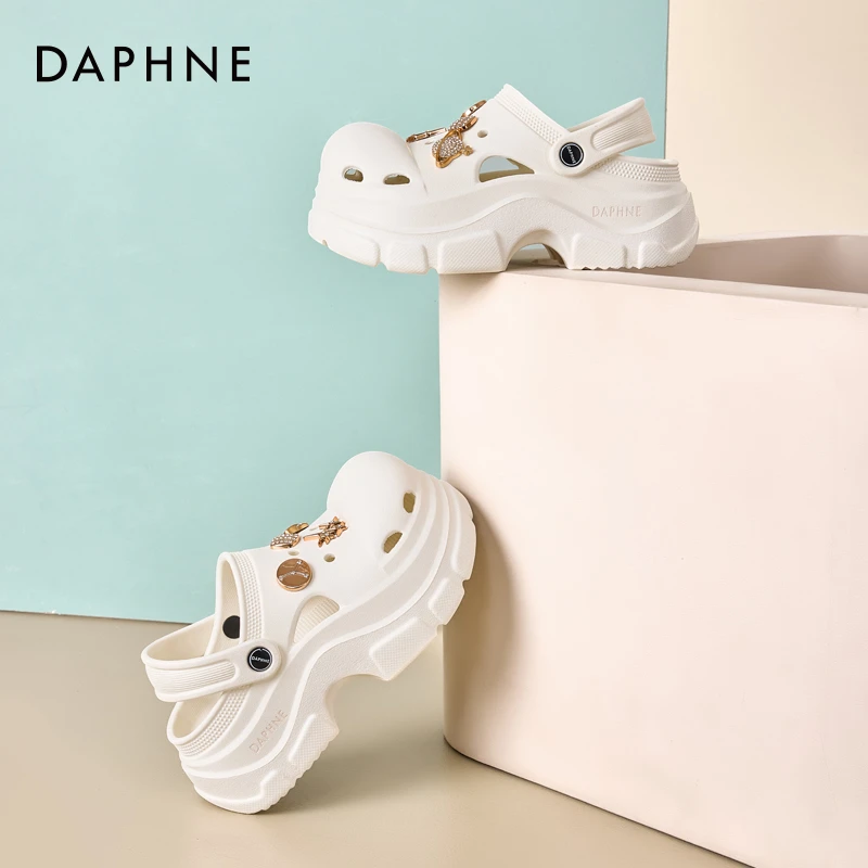 达芙妮云朵洞洞鞋女夏外穿新款厚底防滑百搭日常卡通防臭凉拖鞋子