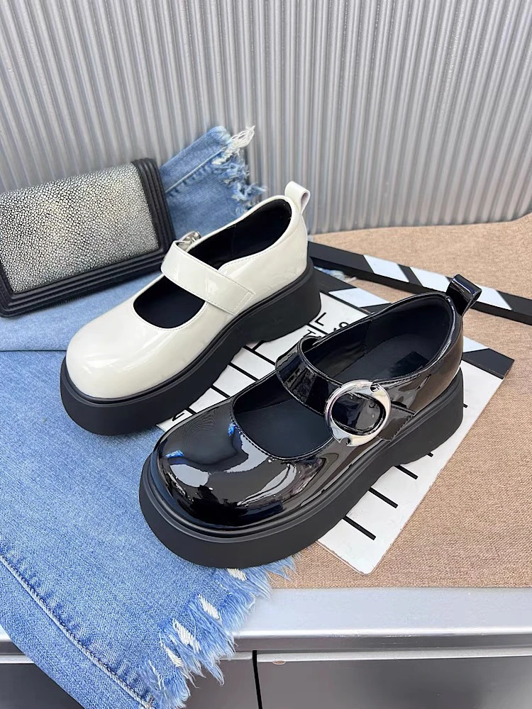 【SiSi】新疆包邮一字扣带厚底小皮鞋2025新款春季玛丽珍jk乐福鞋子