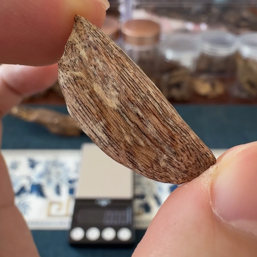 沉香海南黄油格瓜子