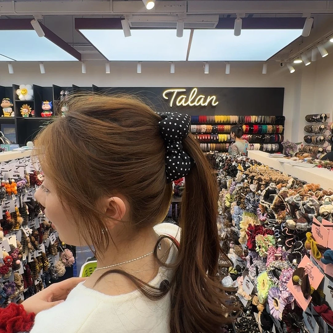 布艺非金属黑色波点香蕉夹