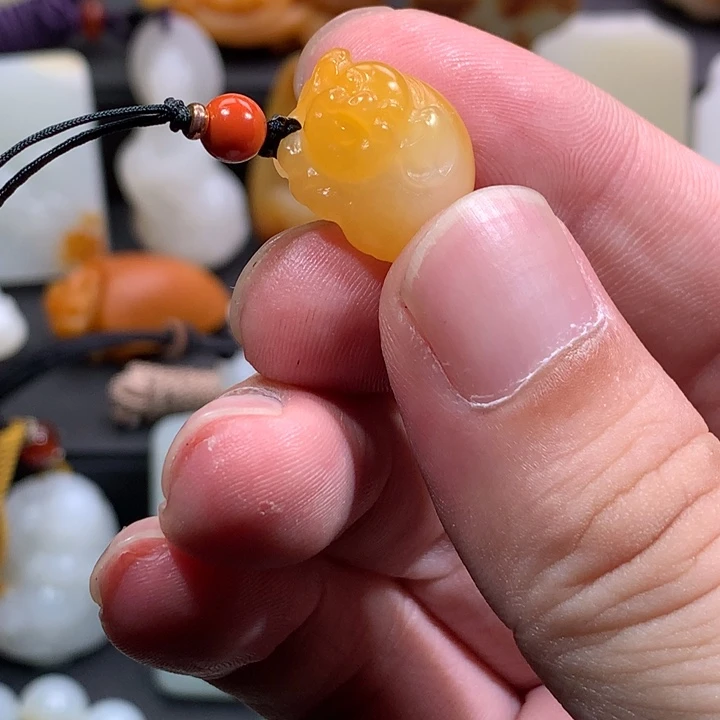 和田玉未镶嵌吊坠(不含链)放漏 发财猪