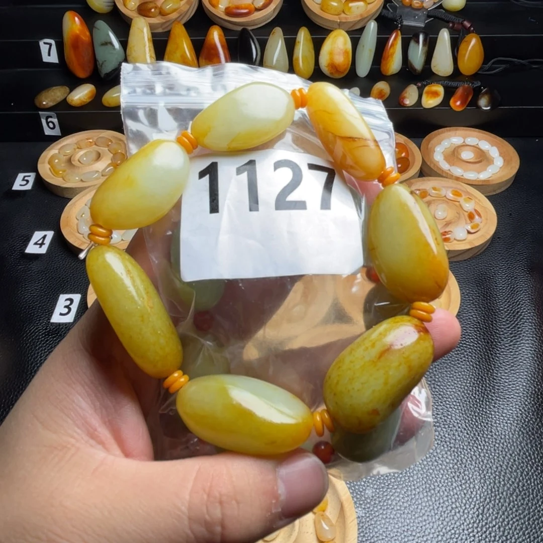 尾***带和田玉未镶嵌手链