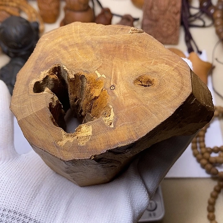 『***人手串/手链檀香木老山檀香百年枯枝料180克