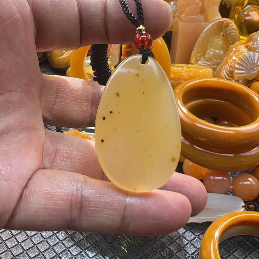石英质玉未镶嵌颈饰