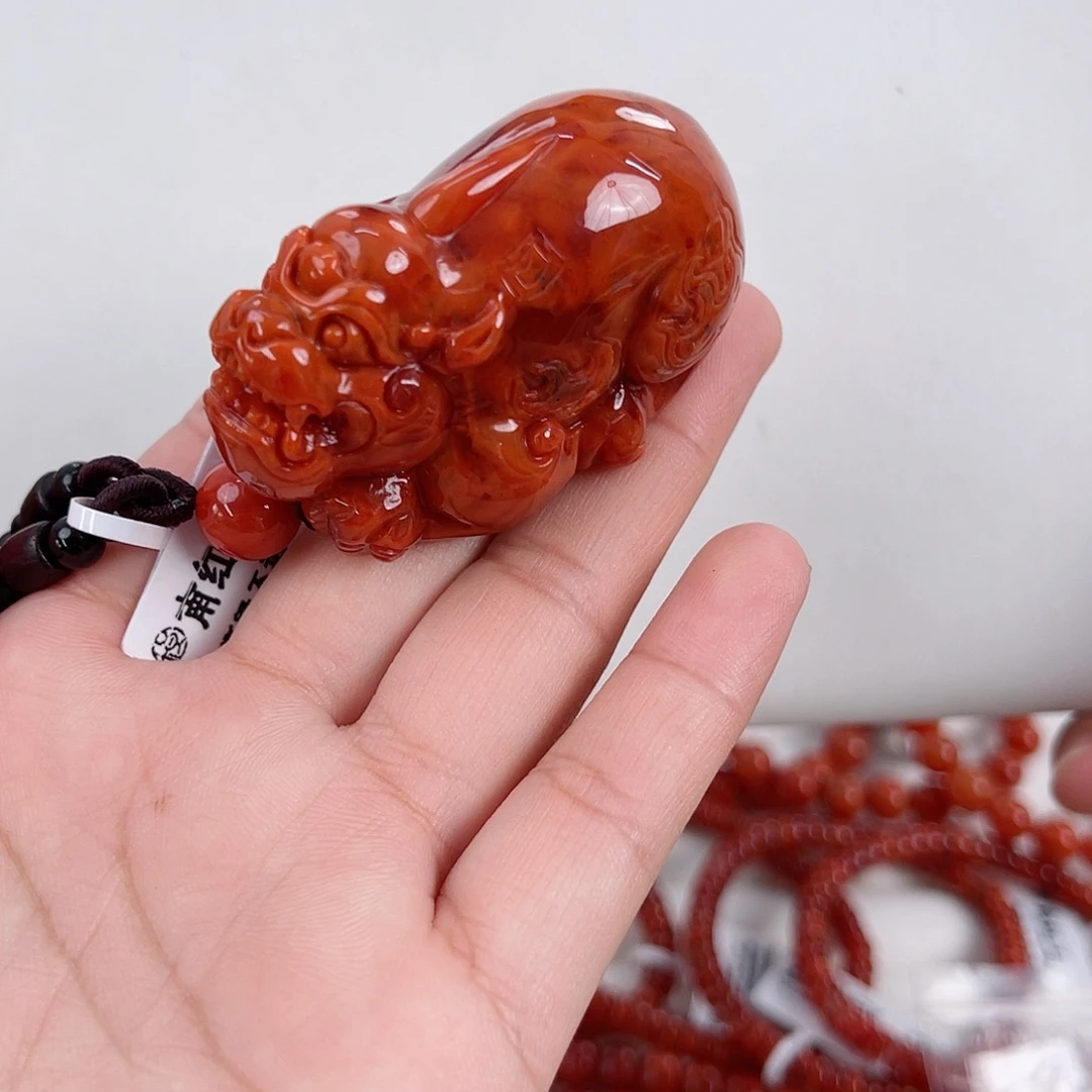 南红玛瑙未镶嵌瓦西牛血红双色貔貅吊坠