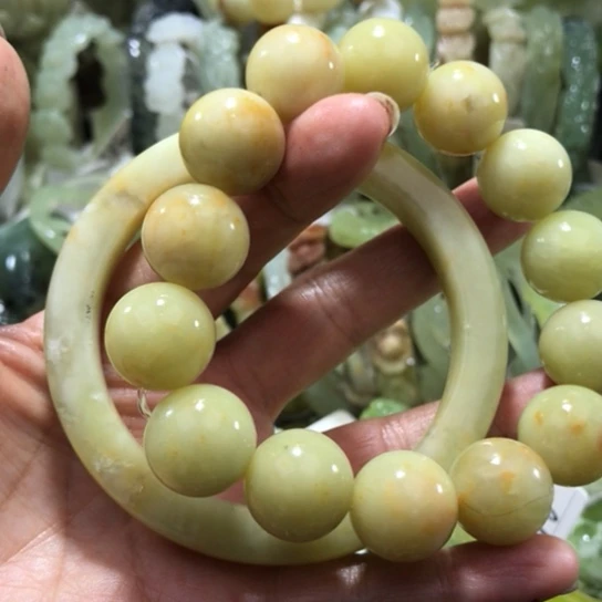 未镶嵌岫玉手镯一套