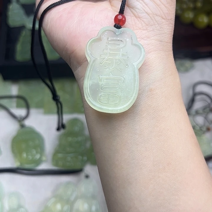 岫玉合金颈饰吊坠