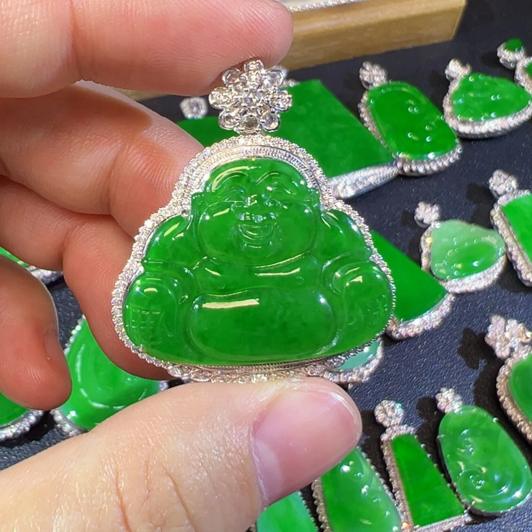 翡翠18K金镶嵌颈饰