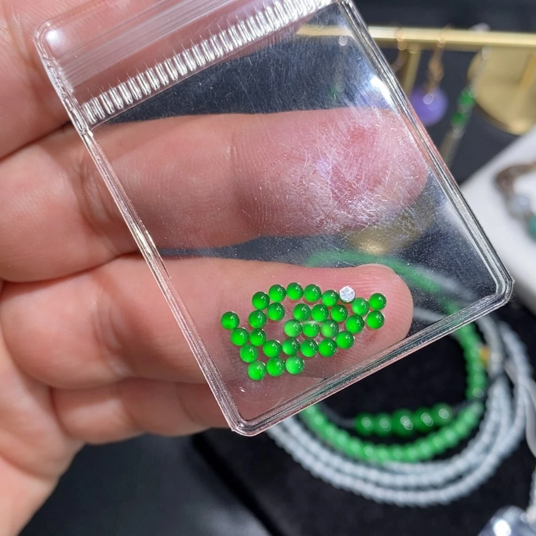 翡翠裸石满绿小蛋面30个