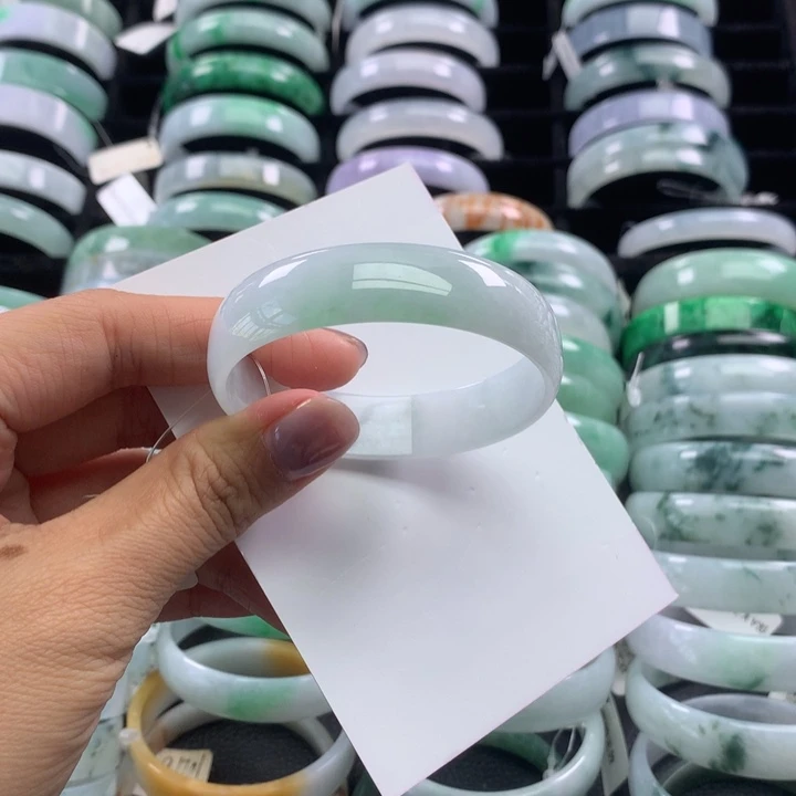 翡翠手镯未镶嵌公主