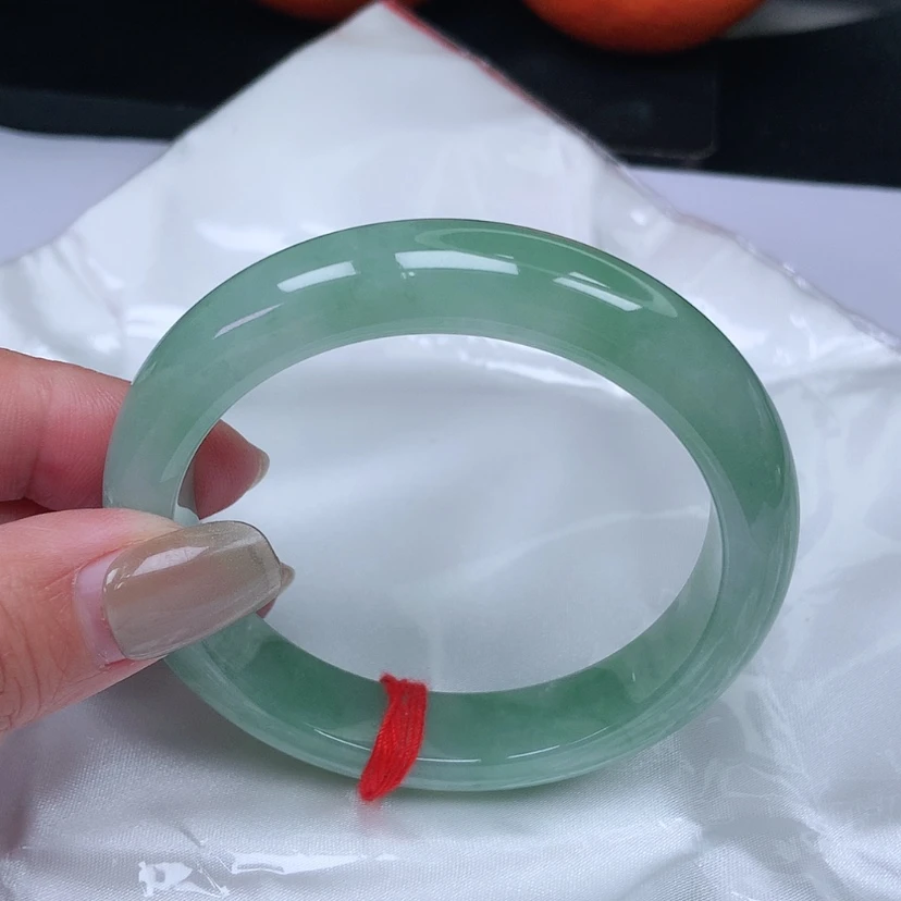 【闪购商品】翡翠手镯未镶嵌燕*，