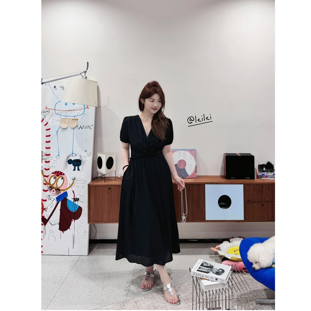 晶咕【布达佩斯】腰部扭结纯色V领短袖连衣裙时尚百搭