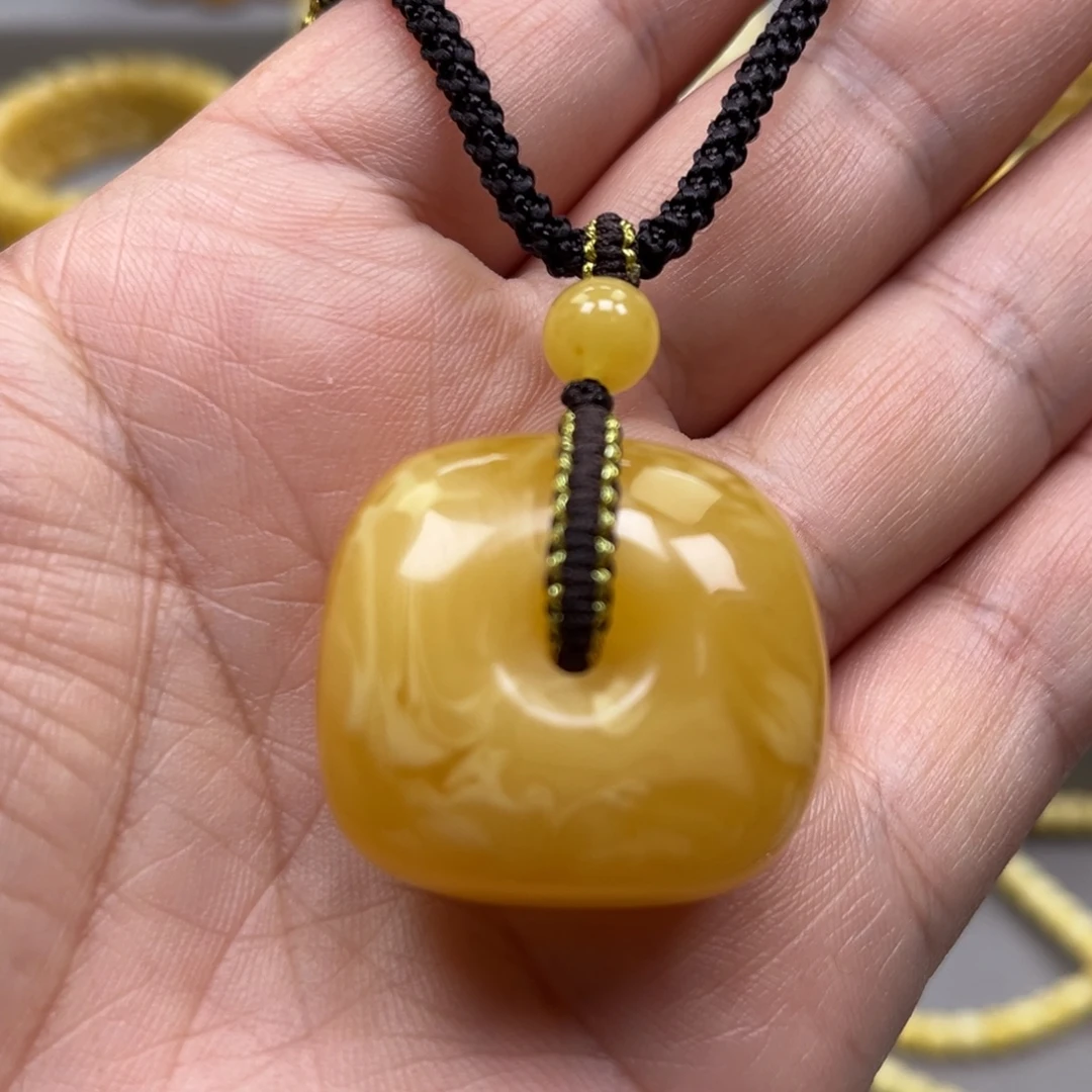 琥珀未镶嵌颈饰吊坠