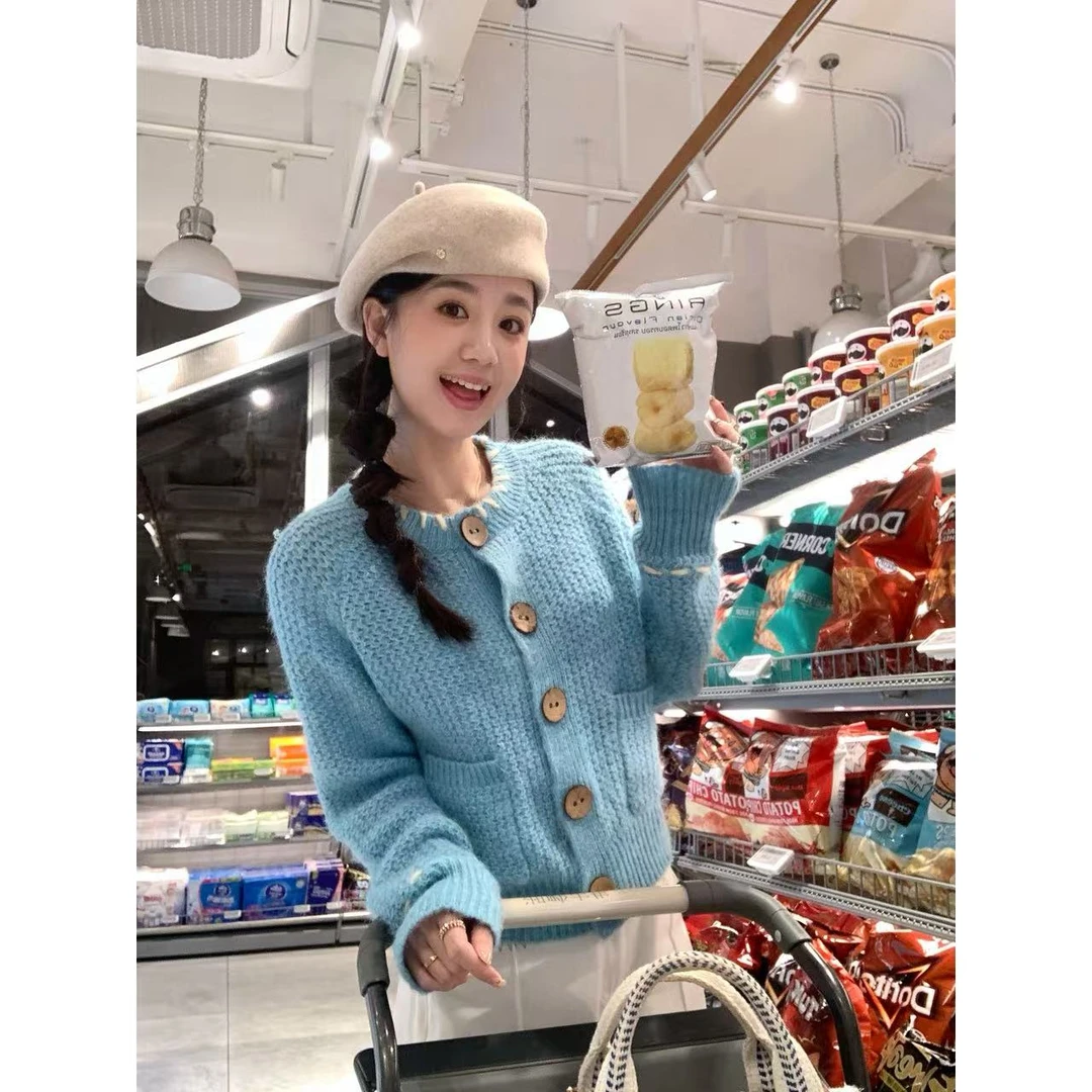 LaceyDitto 2025 10/31【小青梨】呼吸感软糯大木扣显白粗针开衫