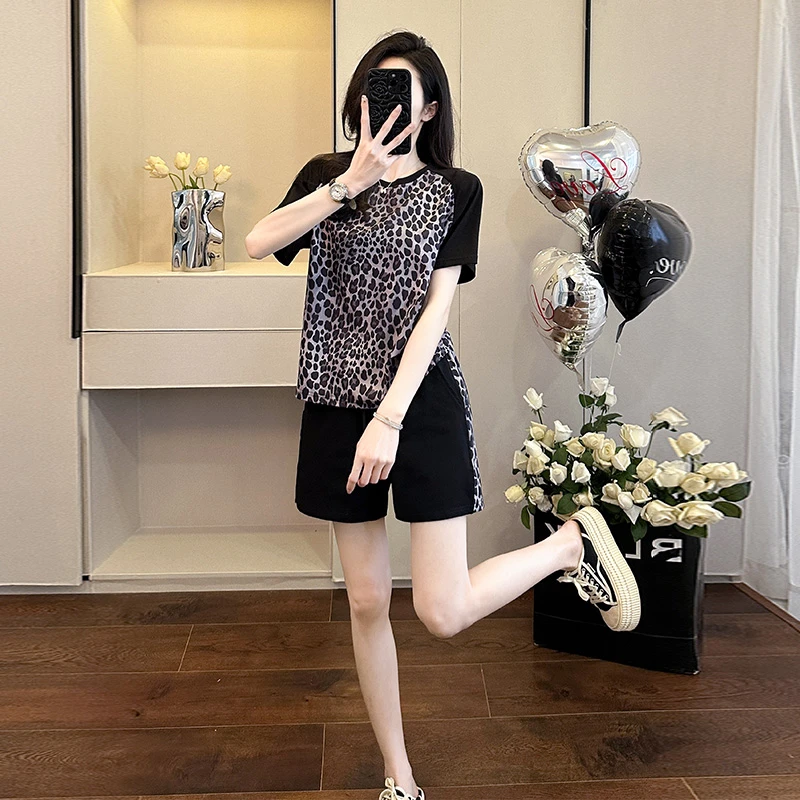 2025夏季新款时尚休闲豹纹拼接插肩袖短袖T恤短裤宽松显瘦套装女