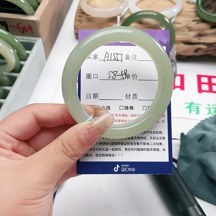 和田玉手镯未镶嵌