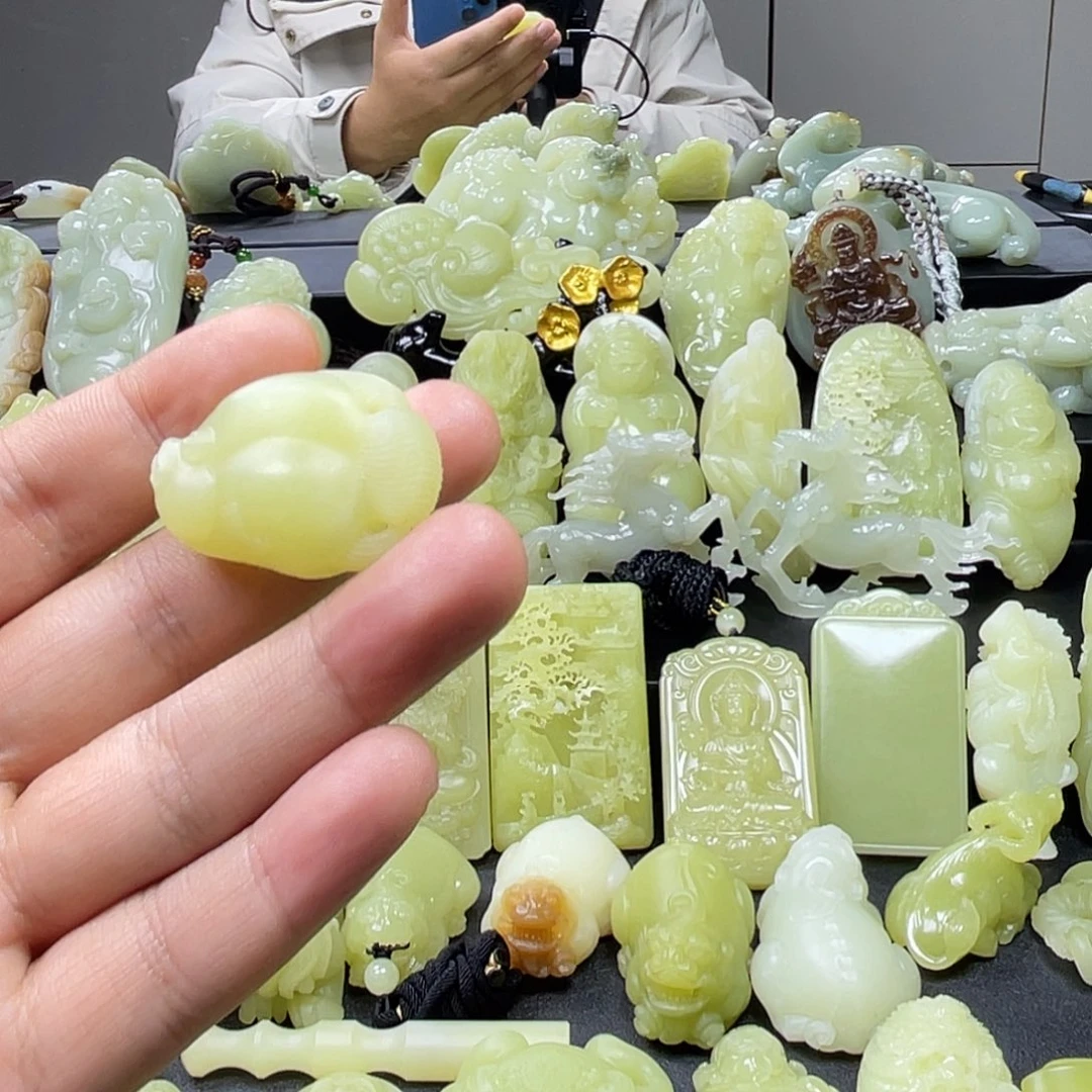 和田玉（黄玉）未镶嵌颈饰