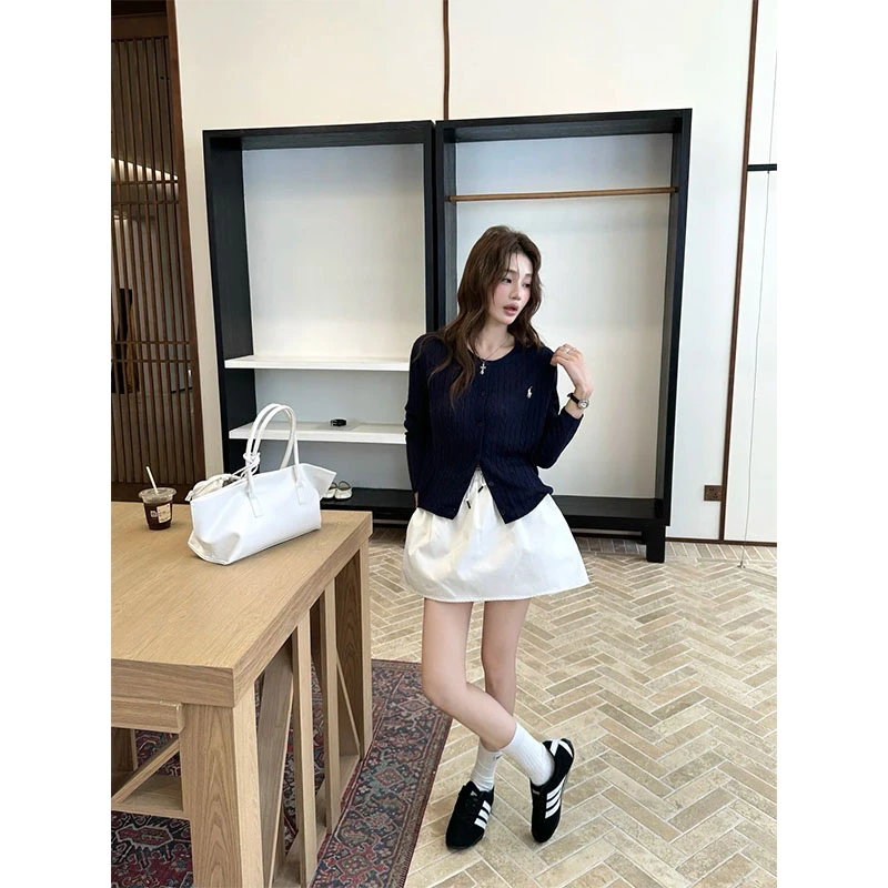 早秋季新款修身显瘦网红穿搭设计感针织长袖上衣气质收腰半身裙女