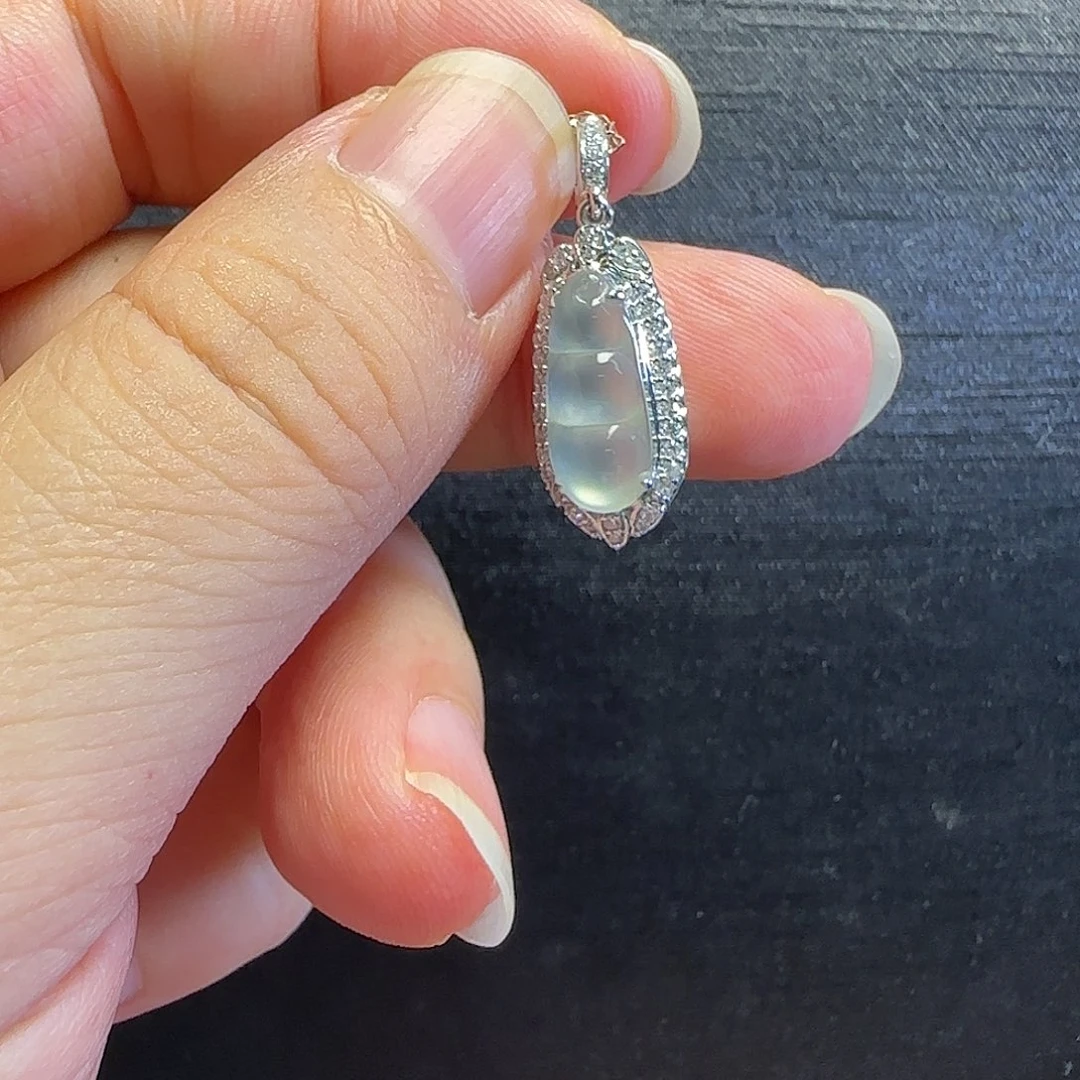 颈饰18K金镶嵌翡翠